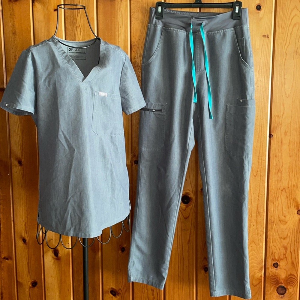 FIGS Catarina Scrub Tops for Women — Classic Fit, 1 Pocket FIGS YOLA pants XS/SM - Picture 3 of 17